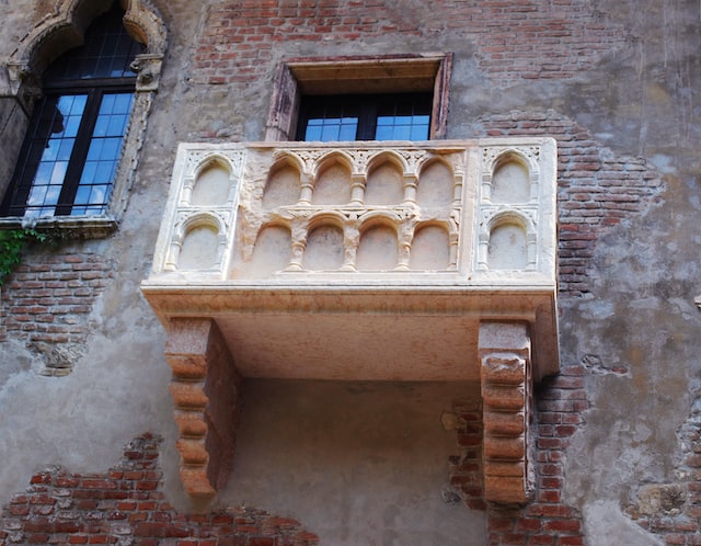 Juliet-Balcony